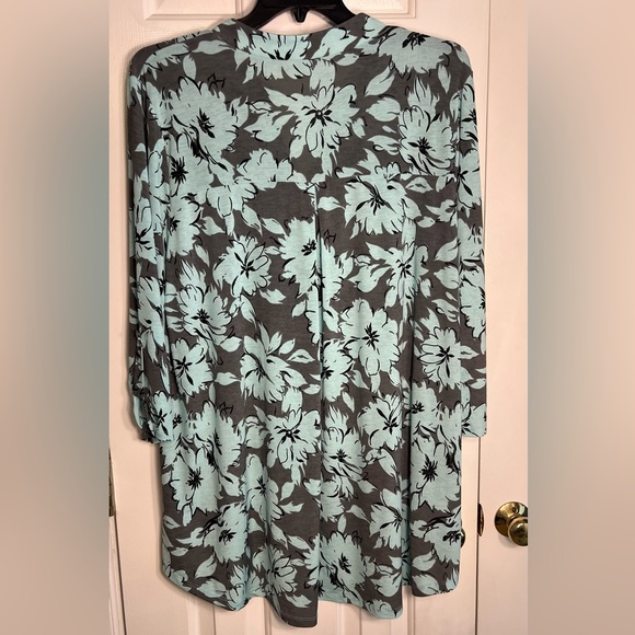 Women’s top - Picture 3 of 4